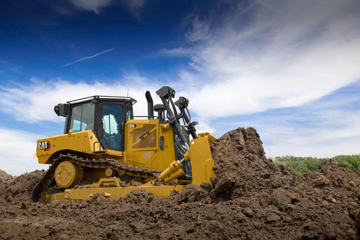 Top 6 Reasons to Rent Heavy Construction Equipment
